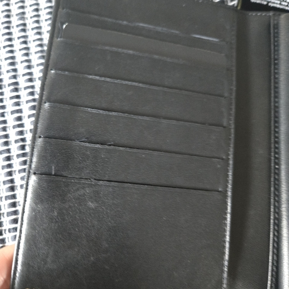 Chane CC Logol Black Leather Wallet - Picture 16 of 17